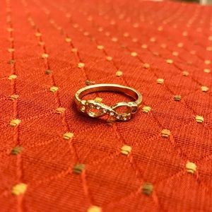 Golden infinity ring